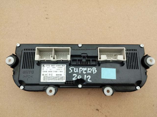 bontott SKODA SUPERB II Középkonzol Vezérlő Panel