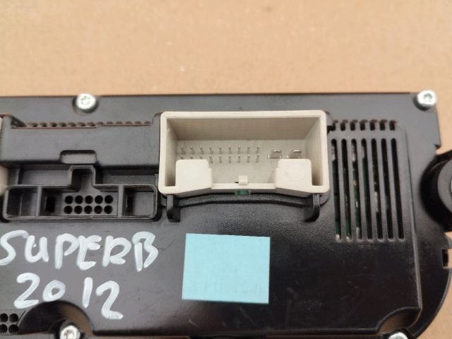 bontott SKODA SUPERB II Középkonzol Vezérlő Panel