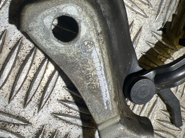 bontott SKODA SUPERB II Motorháztető Bal Zsanér