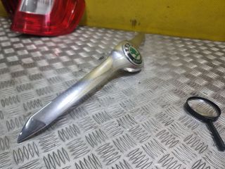 bontott SKODA SUPERB II Motorháztető Díszléc Első