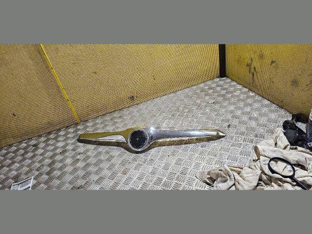 bontott SKODA SUPERB II Motorháztető Díszléc Első