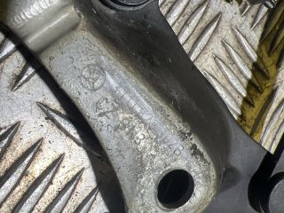 bontott SKODA SUPERB II Motorháztető Jobb Zsanér