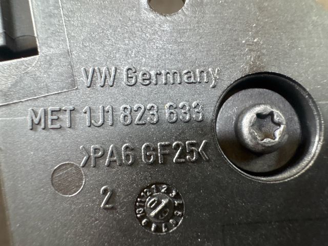 bontott SKODA SUPERB II Motorháztető Nyitó Kar / Gomb