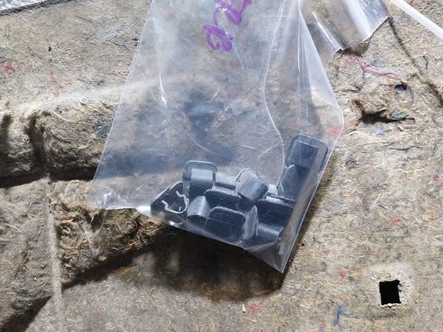 bontott SKODA SUPERB II Motorháztető Szigetelés