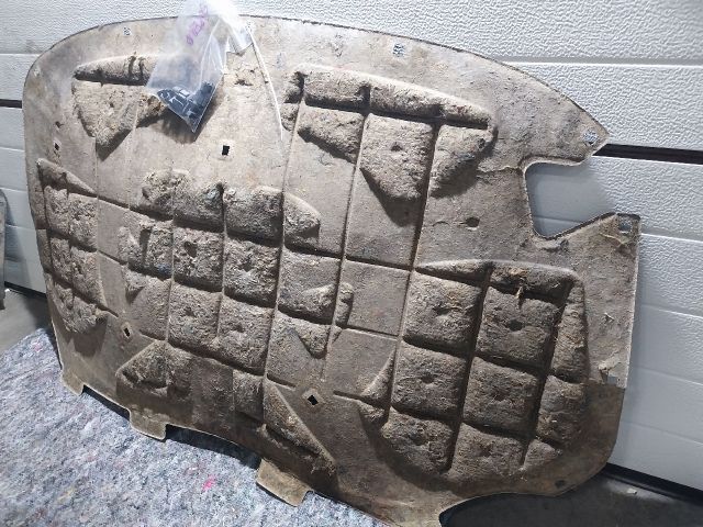 bontott SKODA SUPERB II Motorháztető Szigetelés