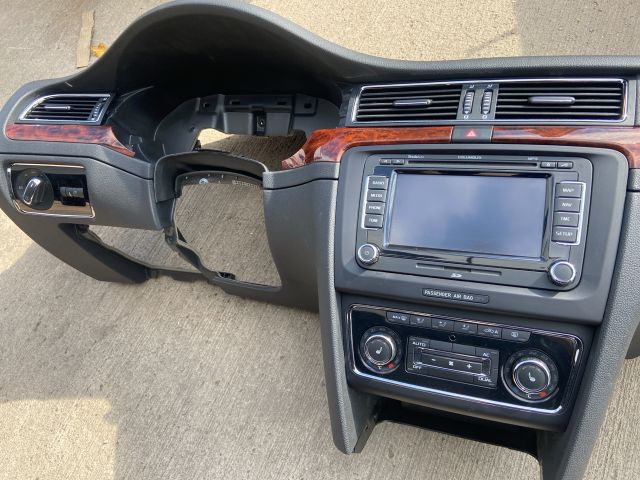 bontott SKODA SUPERB II Műszerfal Héj