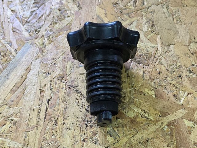 bontott SKODA SUPERB II Pótkerék Rögzítő