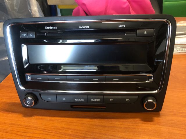 bontott SKODA SUPERB II Rádió / CD Kapcsoló