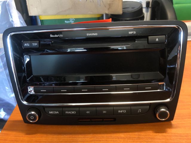 bontott SKODA SUPERB II Rádió / CD Kapcsoló
