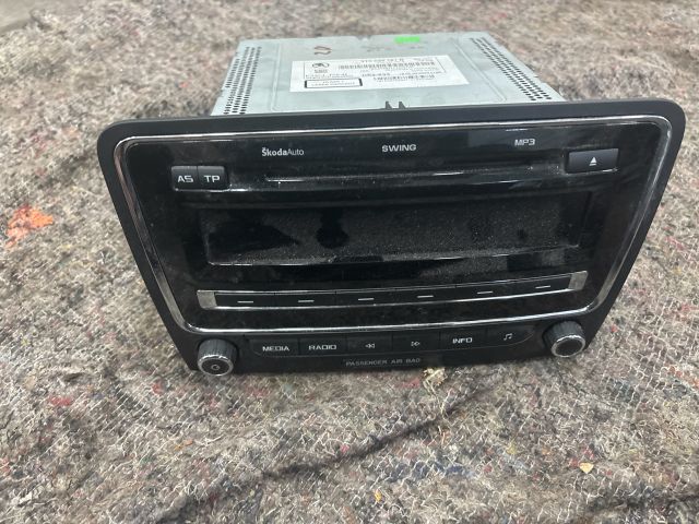 bontott SKODA SUPERB II Rádió / CD