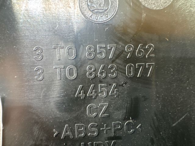 bontott SKODA SUPERB II Szivargyújtó Betét