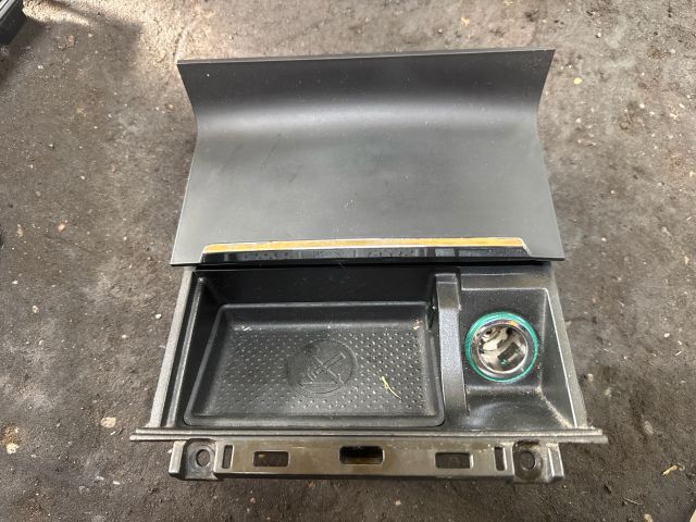 bontott SKODA SUPERB II Szivargyújtó Betét