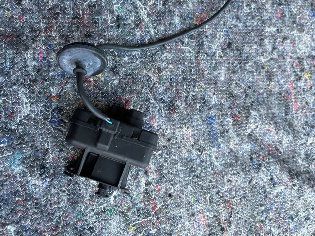 bontott SKODA SUPERB II Tankajtó Nyitó Kar / Gomb