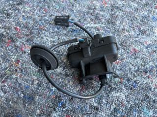 bontott SKODA SUPERB II Tankajtó Nyitó Kar / Gomb