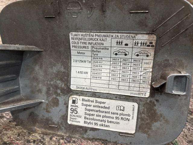 bontott SKODA SUPERB II Tankajtó