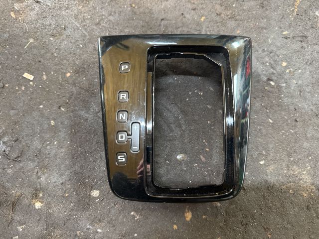 bontott SKODA SUPERB II Váltókar Keret