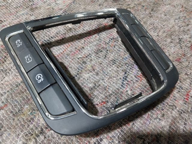 bontott SKODA SUPERB II Váltószoknya Rögzítő Keret