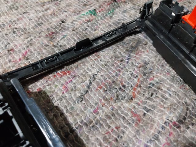 bontott SKODA SUPERB II Váltószoknya Rögzítő Keret