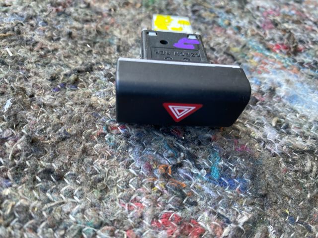 bontott SKODA SUPERB II Vészvillogó Kapcsoló