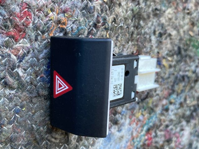 bontott SKODA SUPERB II Vészvillogó Kapcsoló