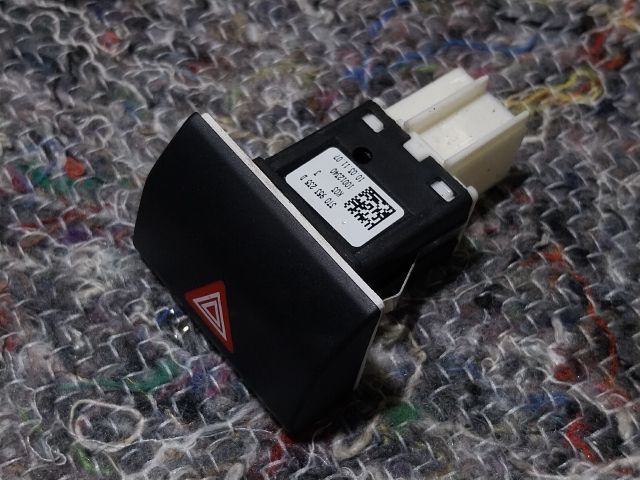 bontott SKODA SUPERB II Vészvillogó Kapcsoló