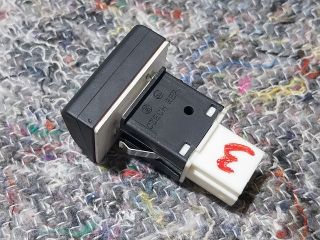 bontott SKODA SUPERB II Vészvillogó Kapcsoló