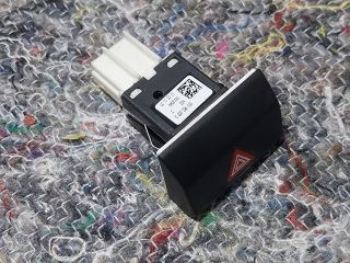 bontott SKODA SUPERB II Vészvillogó Kapcsoló