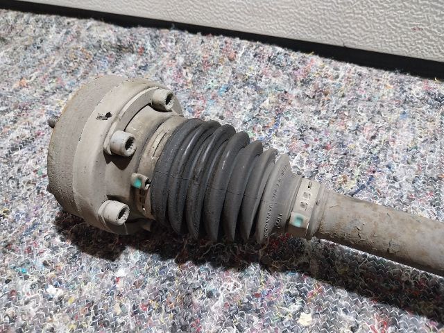 bontott SKODA SUPERB III Bal Féltengely