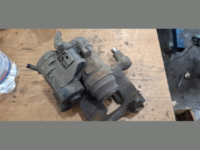 bontott SKODA SUPERB III Bal hátsó Féknyereg Munkahengerrel