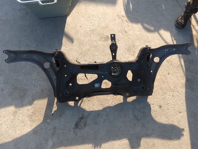 bontott SKODA SUPERB III Első Bölcső