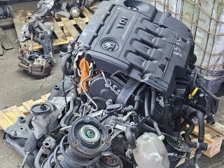 bontott SKODA SUPERB III Motor (Fűzött blokk hengerfejjel)