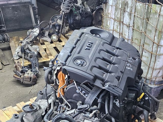 bontott SKODA SUPERB III Motor (Fűzött blokk hengerfejjel)