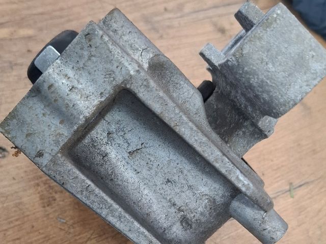 bontott SKODA SUPERB III Motor Tartó Bak Jobb