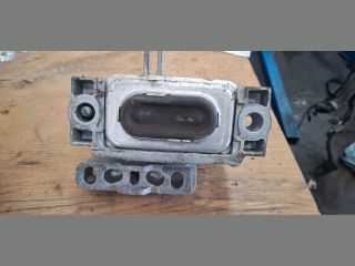 bontott SKODA SUPERB III Motor Tartó Bak Jobb