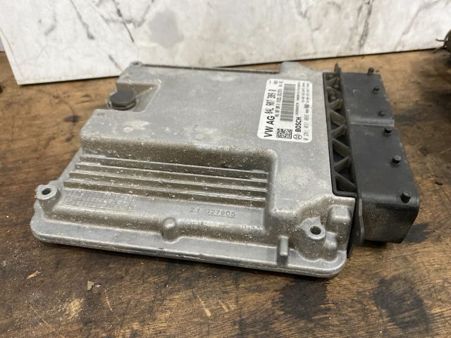 bontott SKODA SUPERB III Motorvezérlő