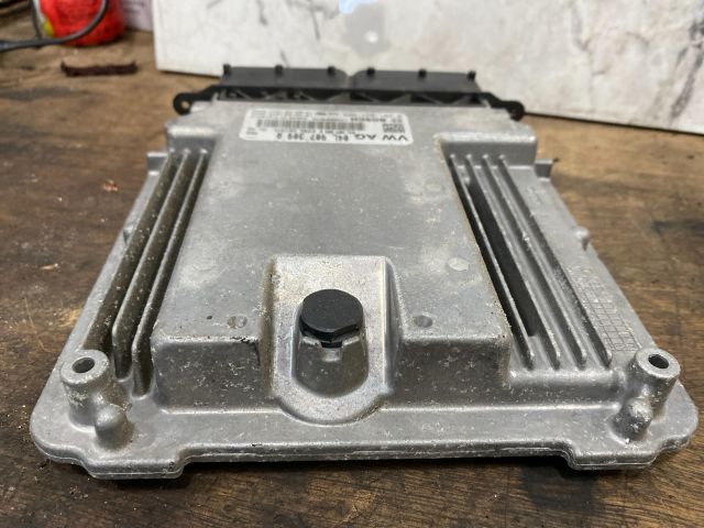 bontott SKODA SUPERB III Motorvezérlő