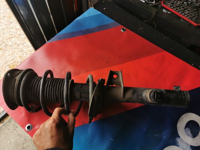 bontott SKODA SUPERB III Bal első Lengéscsillapító