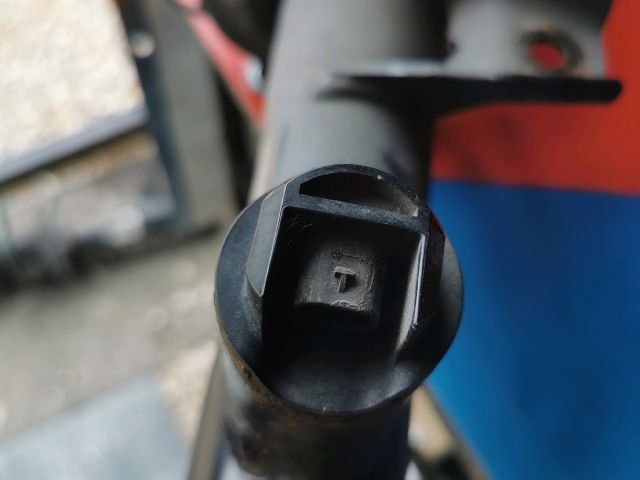 bontott SKODA SUPERB III Jobb első Lengéscsillapító