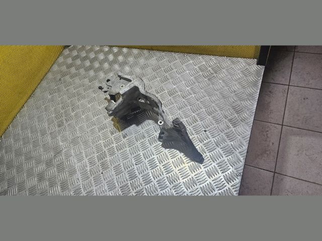 bontott SKODA SUPERB III Generátor Tartó Bak