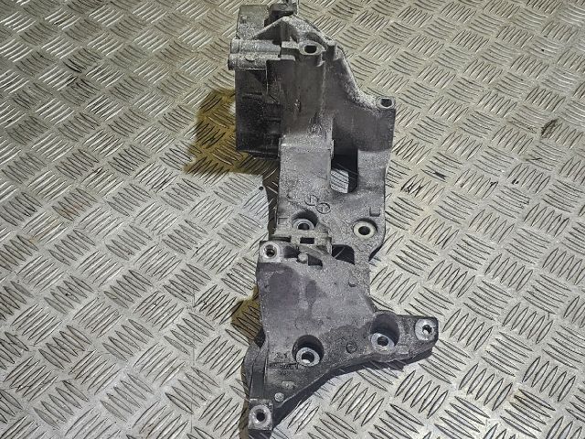 bontott SKODA SUPERB III Generátor Tartó Bak