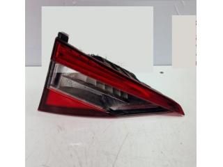 bontott SKODA SUPERB III Bal Belső Hátsó Lámpa