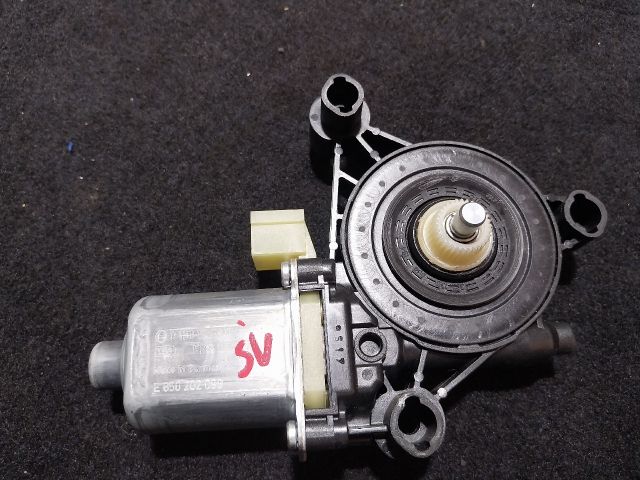 bontott SKODA SUPERB III Bal első Ablakemelő Motor