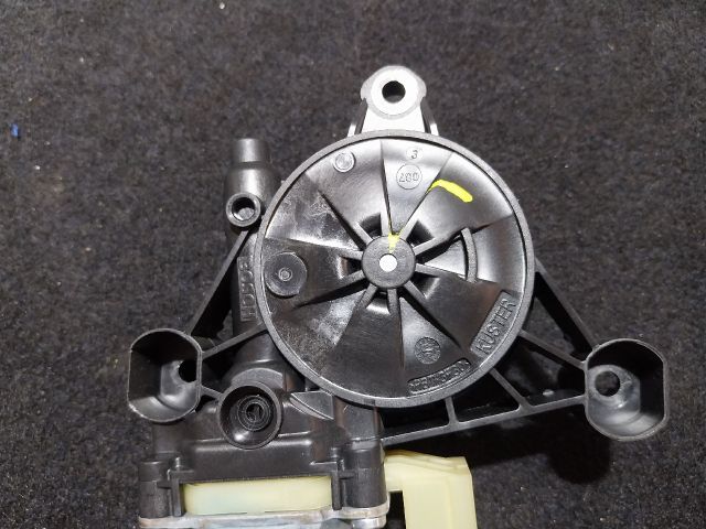 bontott SKODA SUPERB III Bal első Ablakemelő Motor