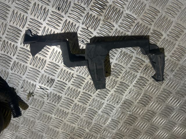 bontott SKODA SUPERB III Bal első Oldal Lökhárító Tartó (Műanyag)