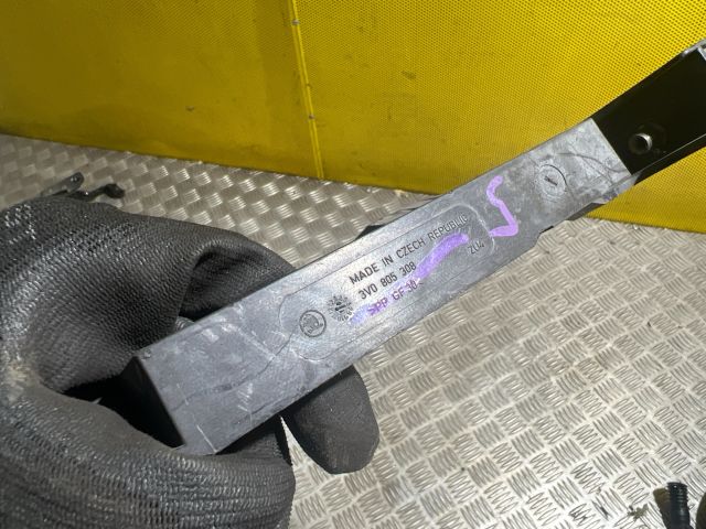 bontott SKODA SUPERB III Bal első Oldal Lökhárító Tartó (Műanyag)