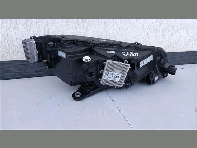 bontott SKODA SUPERB III Bal Fényszóró