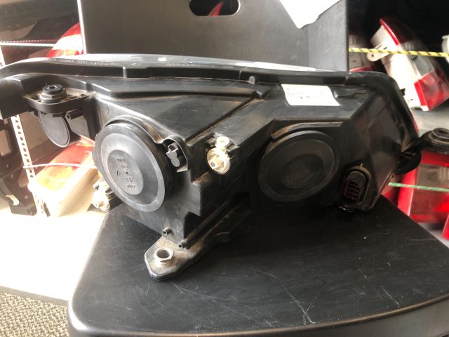 bontott SKODA SUPERB III Bal Fényszóró