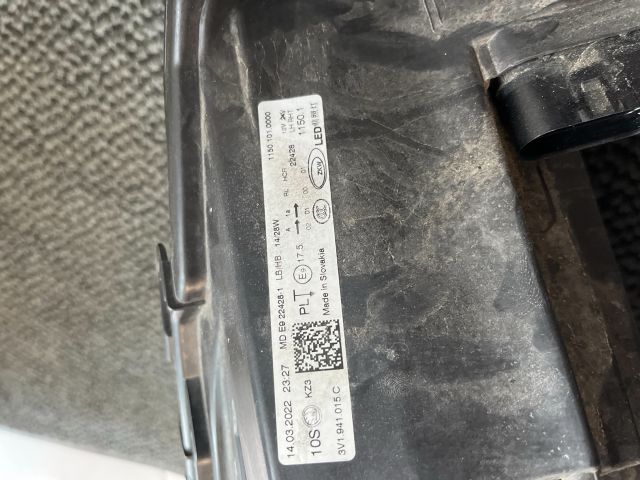 bontott SKODA SUPERB III Bal Fényszóró