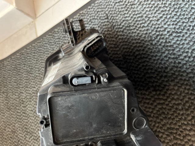 bontott SKODA SUPERB III Bal Fényszóró