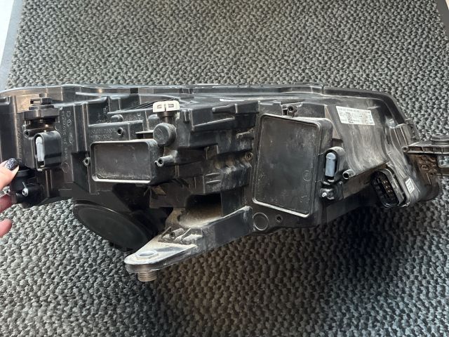 bontott SKODA SUPERB III Bal Fényszóró